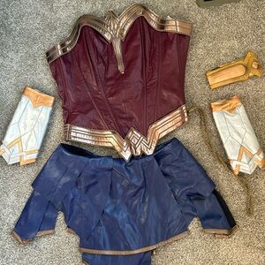 Wonder Woman Halloween Costume (size S)